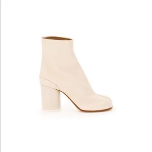 ❌ SOLD ❌ White margiela tabi boots NWT